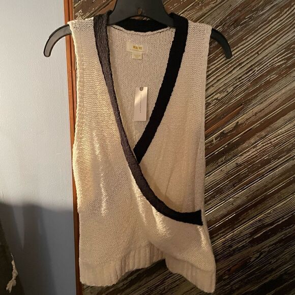 Maeve 2 piece set. Faux wrap tank and matching shrug NWT - Picture 2 of 7